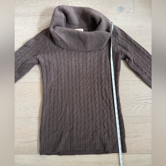 Malika 100% Cashmere Cowl- Neck sweater in medium - Picture 4 of 5